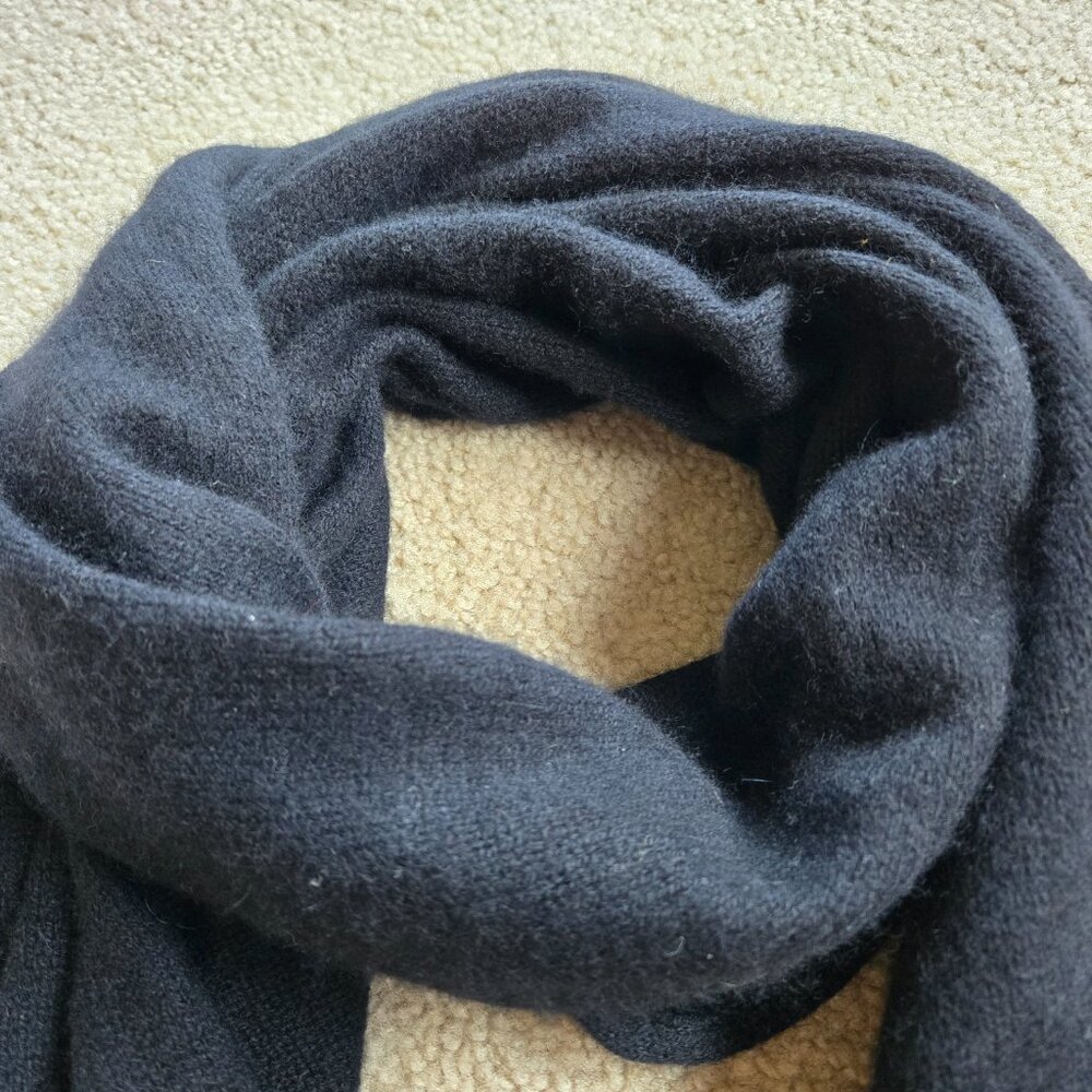 Babaton Cashmere Scarf Knit Black - Picture 4 of 7